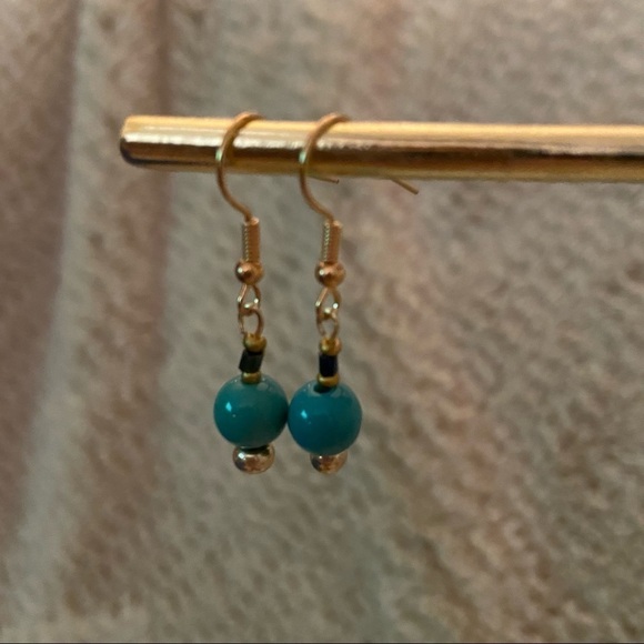 Blue beaded dangle earrings with gold wires - Picture 1 of 3